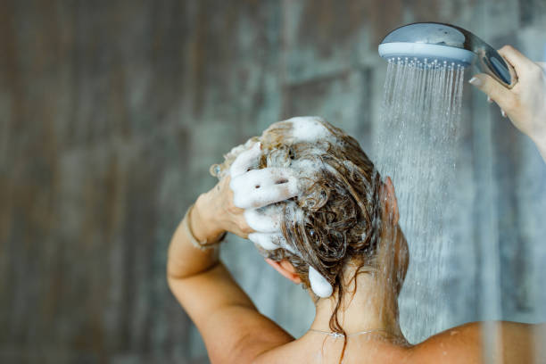 क्या कंडीशनर लगाने के बाद बाल धोने चाहिए